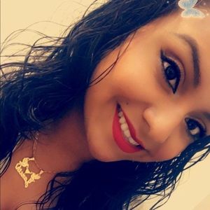 Meet your Posher, Janeth